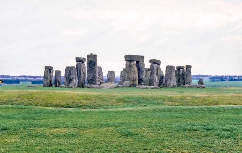 Stonehenge, megalith, prehistoric monument, Wiltshire, Salisbury, UNESCO, world heritage, neolithic, bronze age, stone circle, trilithons, sarsen stones, bluestones, solstice, astronomy, observatory, temple, rituals, archaeology, England, druids, ancient civilization, Tarek Charara, Kaleidos, Kaleidos images, La parole à l'image, heritage photography, visual documentation, archaeological photography, documentary imagery, cultural photography
